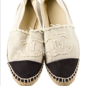 CHANEL Cap toe Interlocking CC Logo Espadrilles